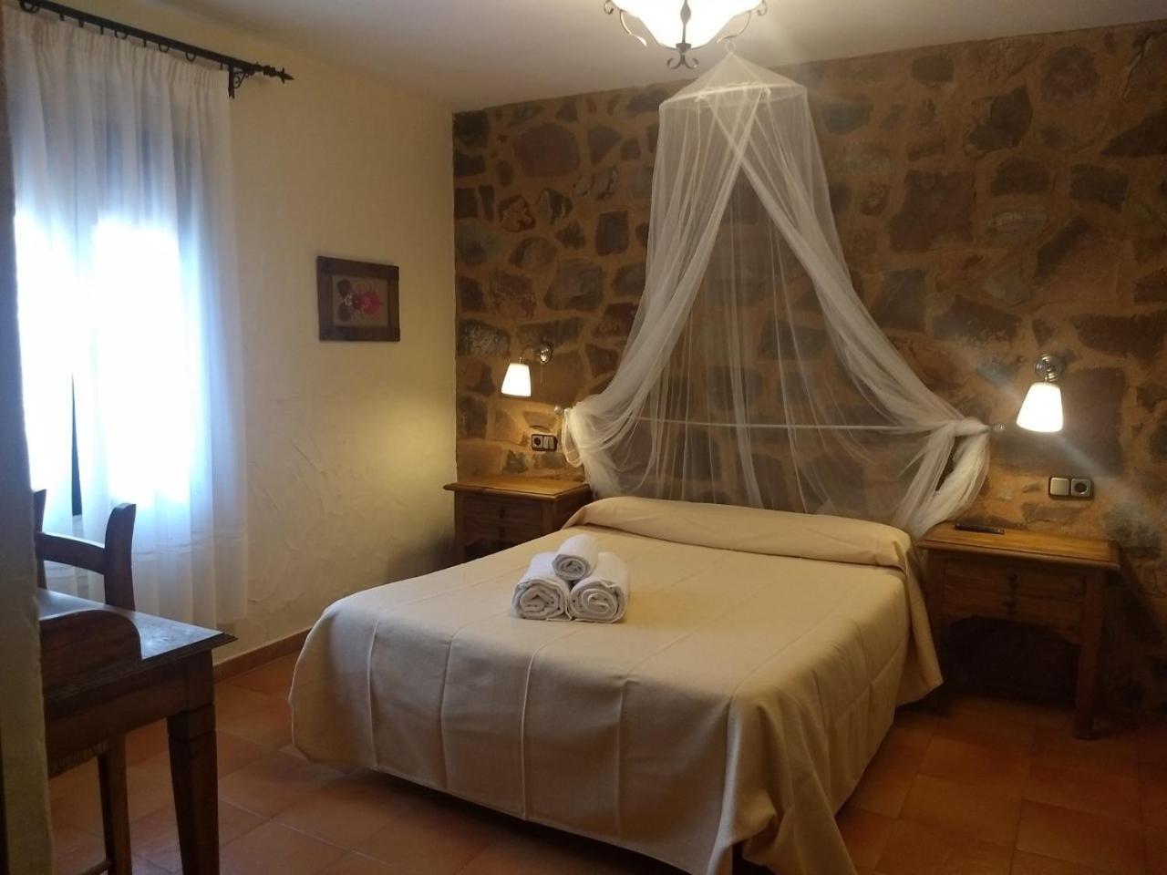 Hotel Villa De Berzocana Exterior photo