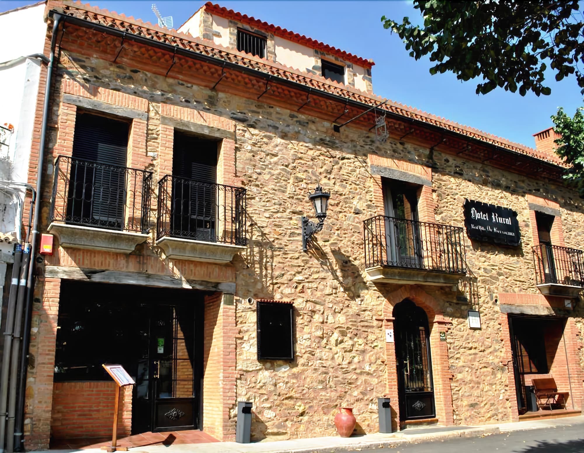 Hotel Villa De Berzocana Exterior photo